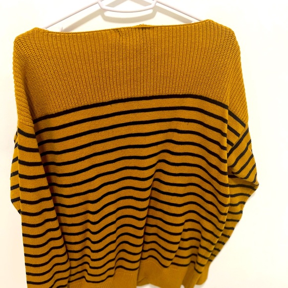 Gap Sweater (Never Worn) - Picture 2 of 2